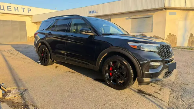 Customer-supplied dark SUV with red calipers behind the wheels; license plate concealed.