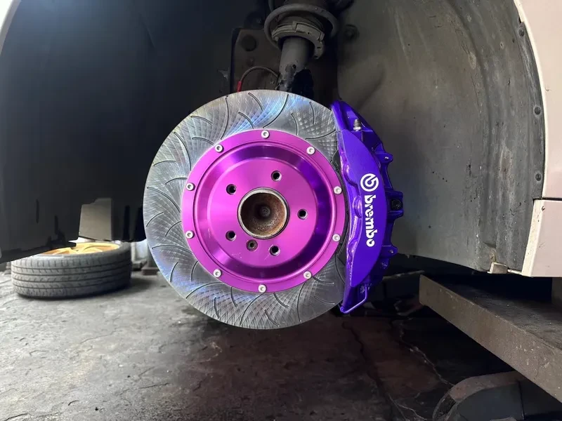 Brembo 6 Piston brake rotor detail
