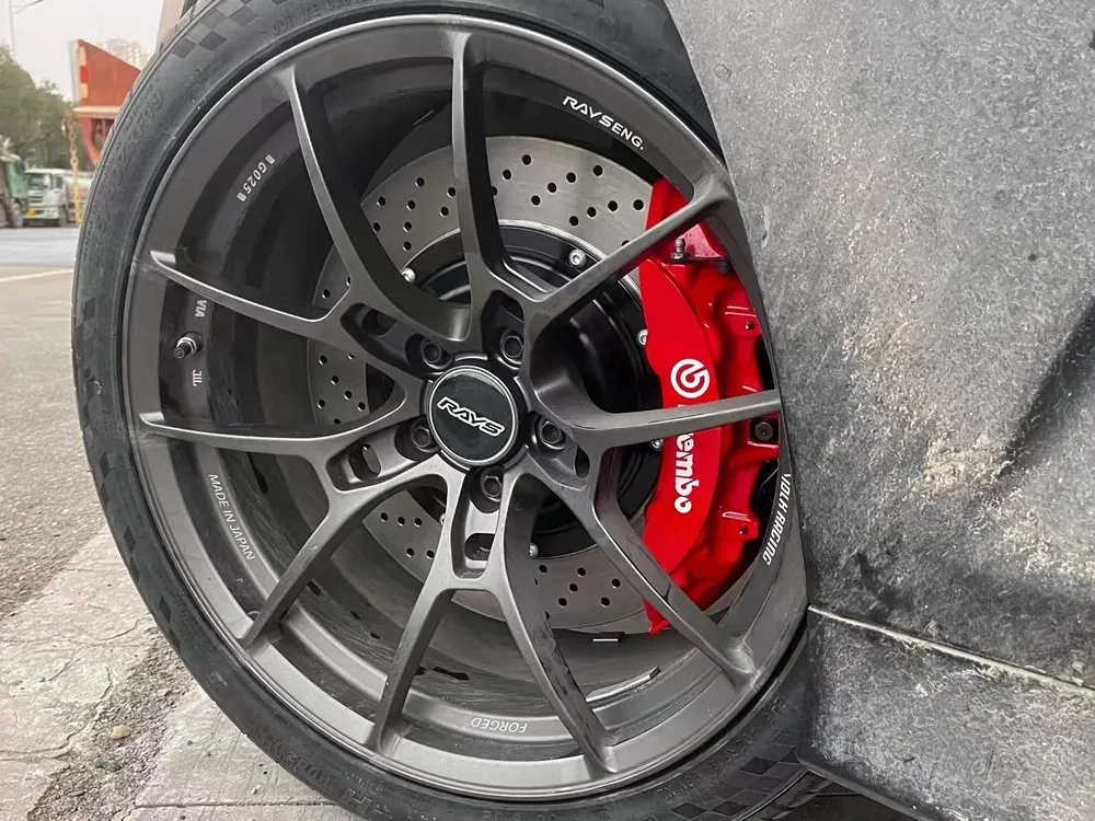 Red brake caliper finish and Brembo brake color options