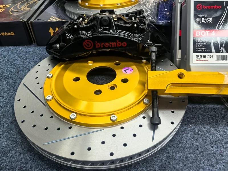 Hilux brake caliper upgrade guide with V6-Series six-piston front calipers and rotors