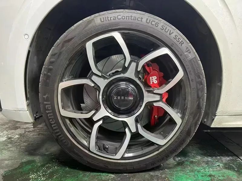 Wheel and tire reference with 18-inch UltraContact UC6 SUV marking for BMW F10 brake clearance planning