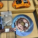 Close detail of a GT6 front six-piston caliper and ventilated brake rotor for BMW G30 fitment review